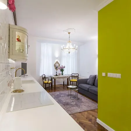 Luxury Pod Zyrandolem Apartment *