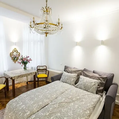 Luxury Pod Zyrandolem Apartment