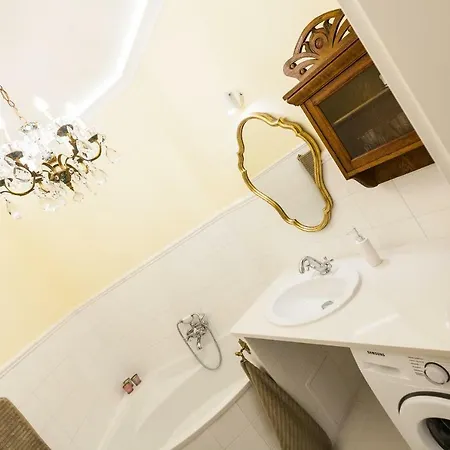 Luxury Pod Zyrandolem Apartment *