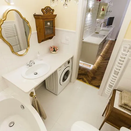 Apartment Luxury Pod Zyrandolem