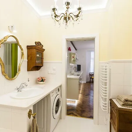 Appartement Luxury Pod żyrandolem